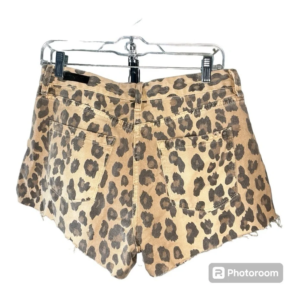 Blank NYC The Barrow Vintage Denim cheetah print shorts size 28 - Picture 4 of 6